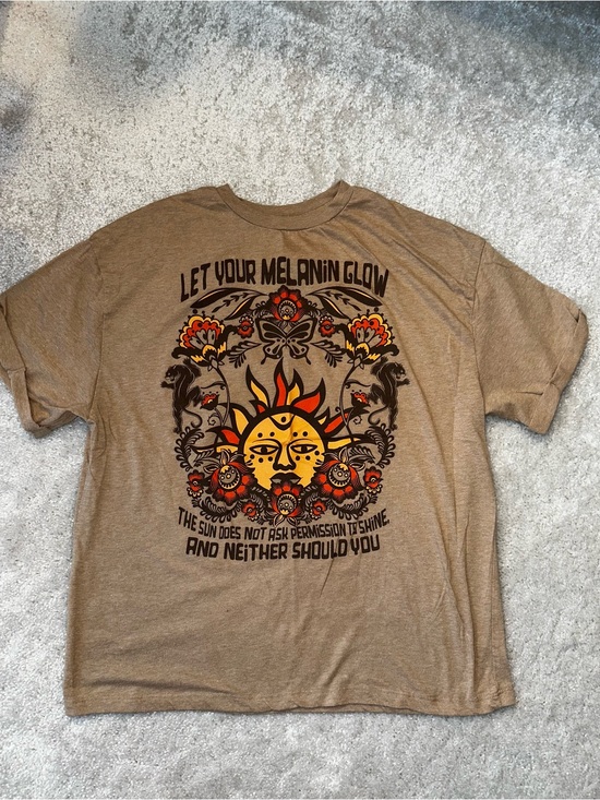 Modern Lux Tops - Oversized Modern Lux Brown Graphic Tee with Sunburst and Floral Motif